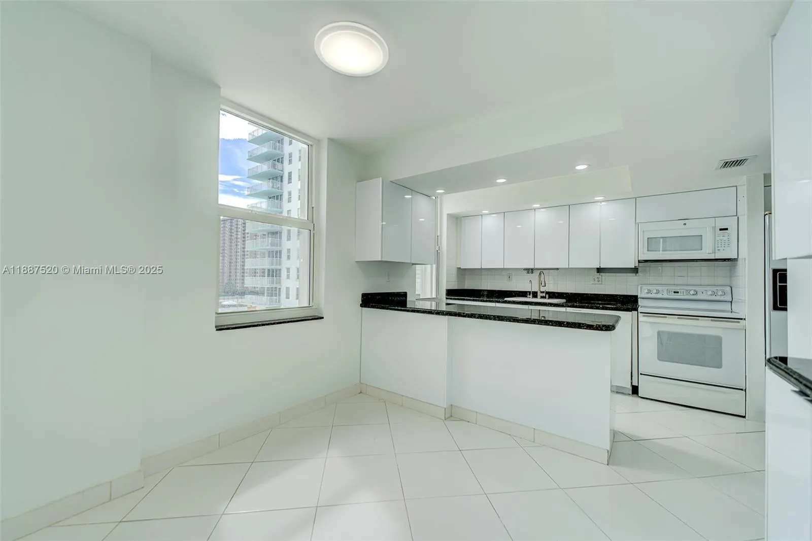 301 174th St, #618