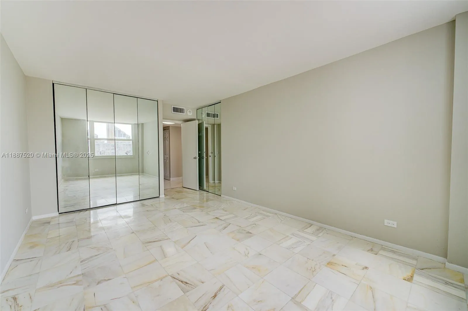 301 174th St, #618