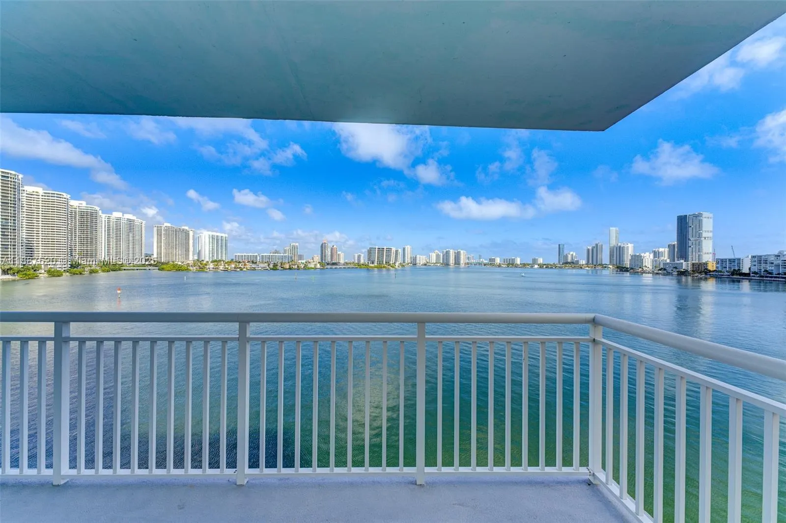 301 174th St, #618