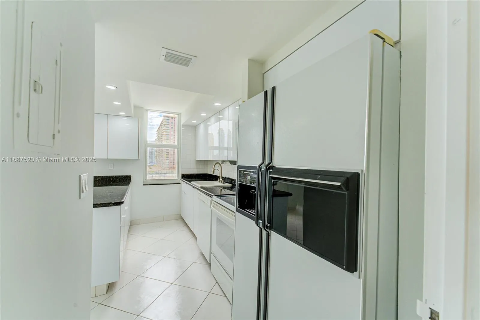 301 174th St, #618