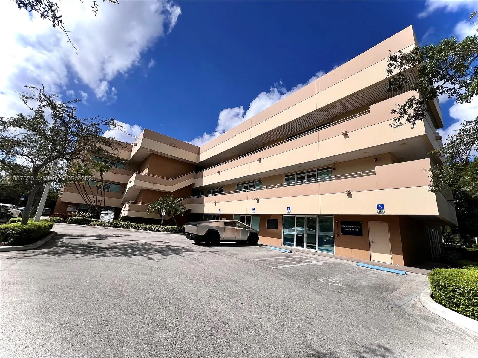 1625 N Commerce Pkwy, #225