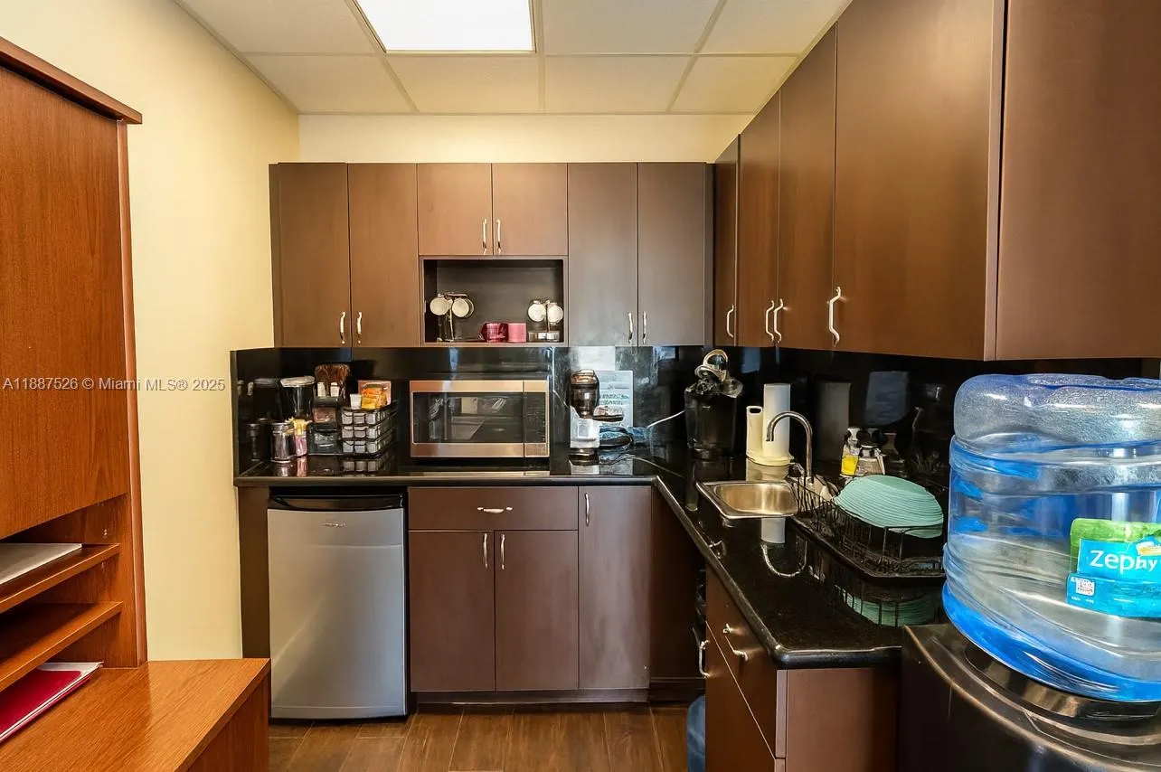 1625 N Commerce Pkwy, #225