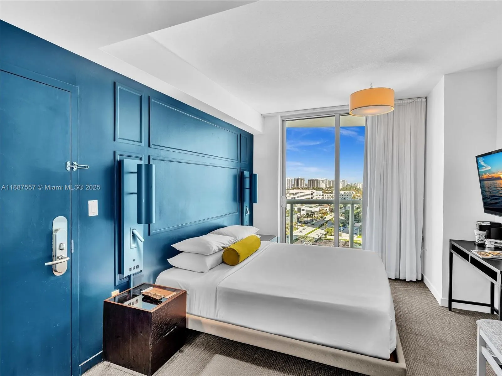 17315 Collins Ave, #1106