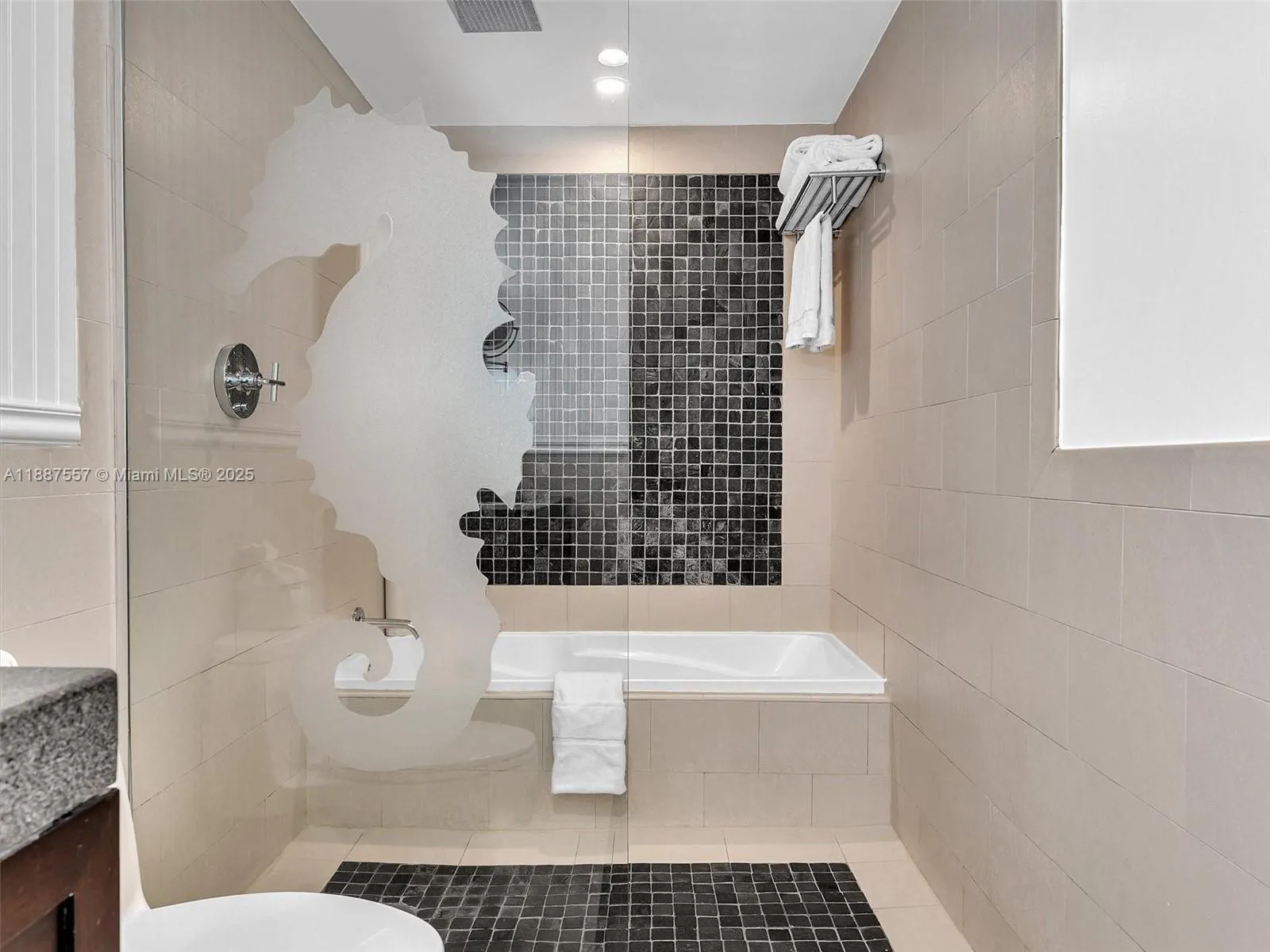 17315 Collins Ave, #1106