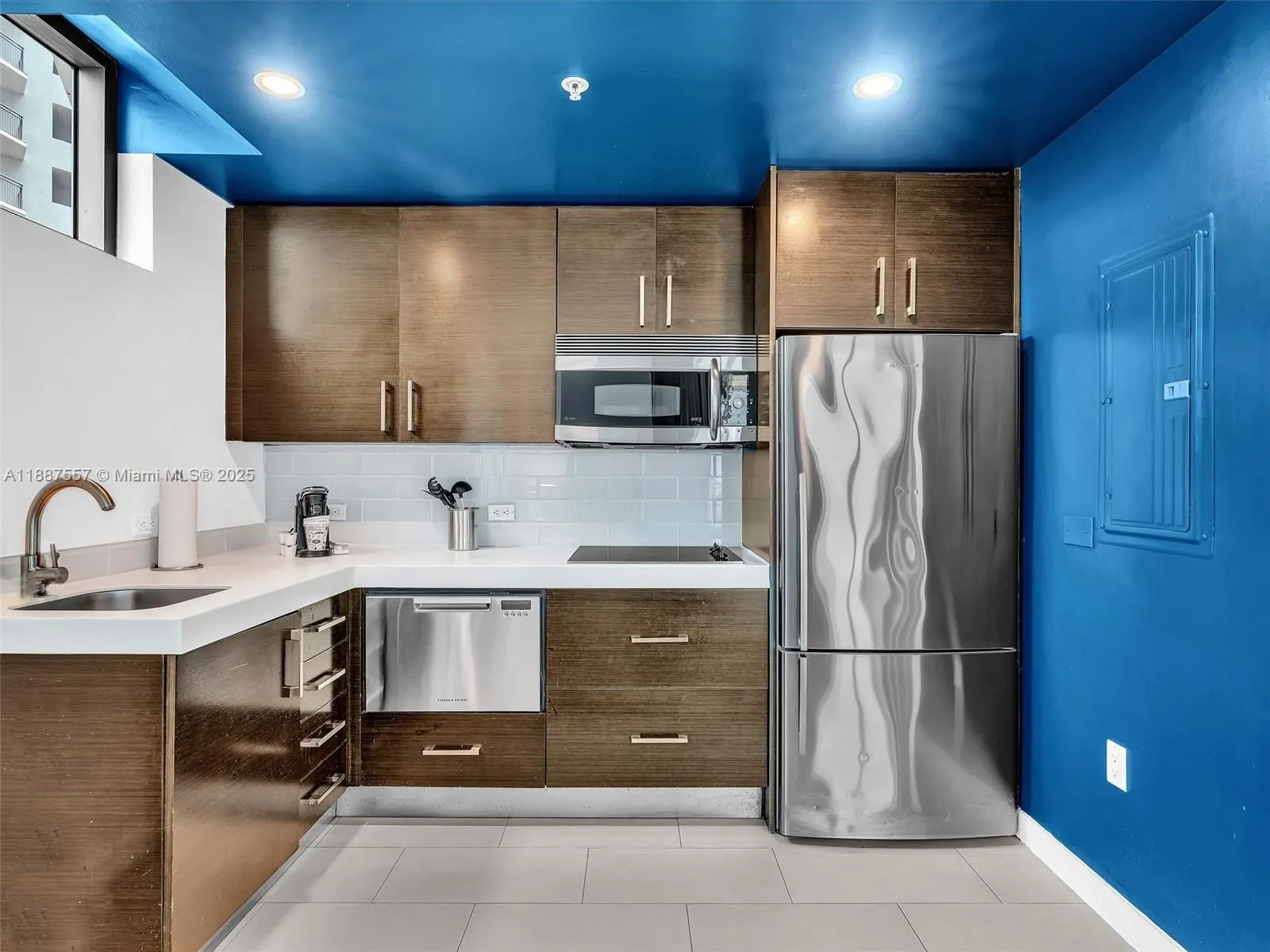 17315 Collins Ave, #1106