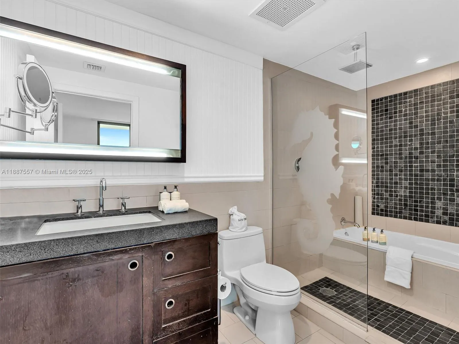 17315 Collins Ave, #1106