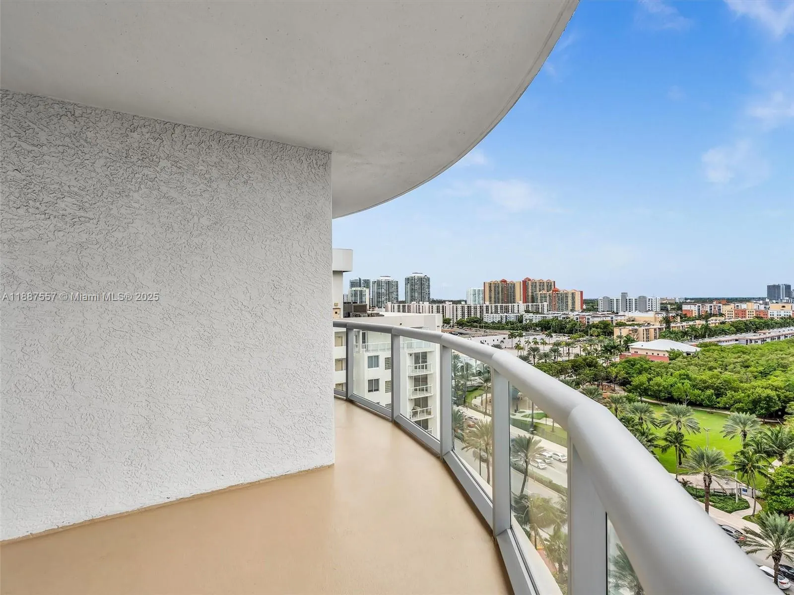17315 Collins Ave, #1106