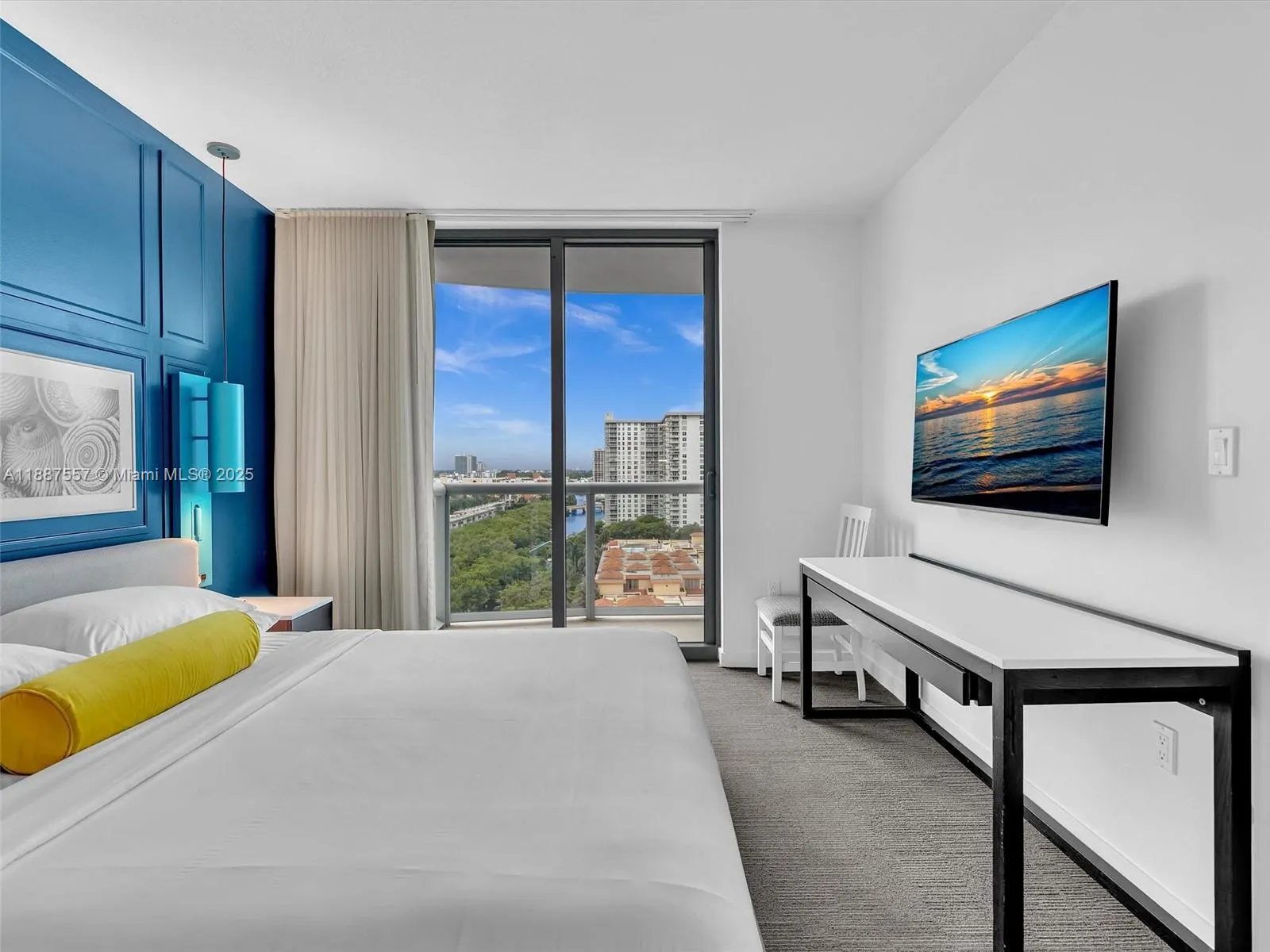 17315 Collins Ave, #1106