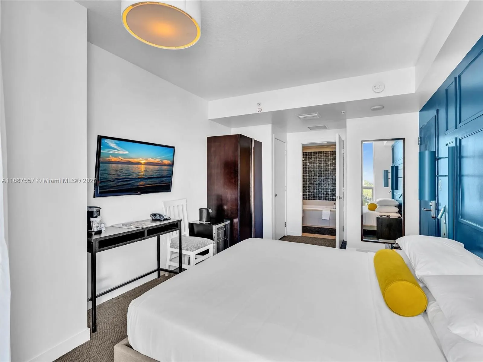 17315 Collins Ave, #1106