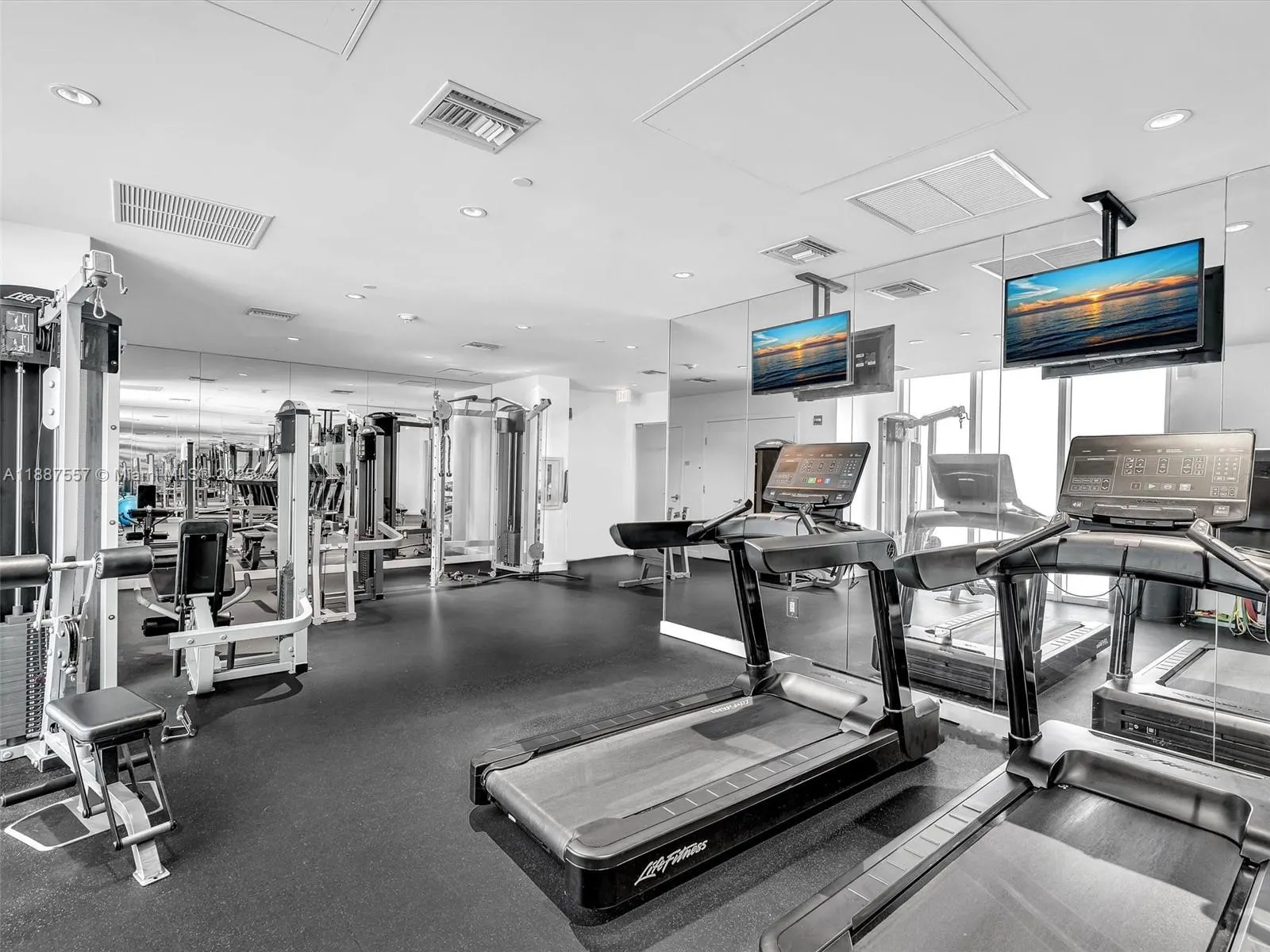 17315 Collins Ave, #1106