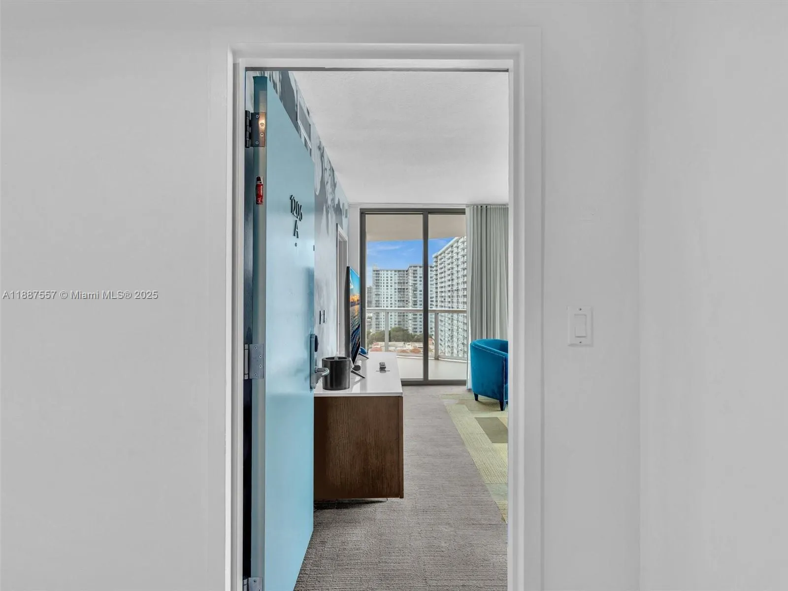 17315 Collins Ave, #1106