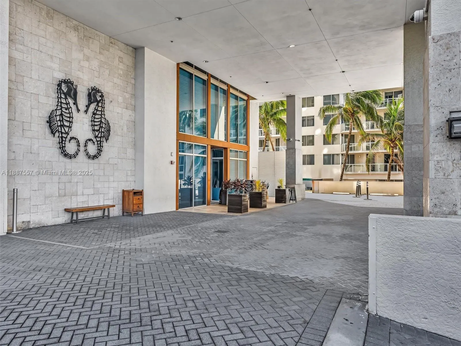 17315 Collins Ave, #1106