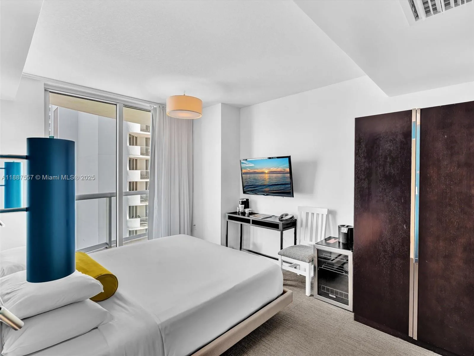 17315 Collins Ave, #1106