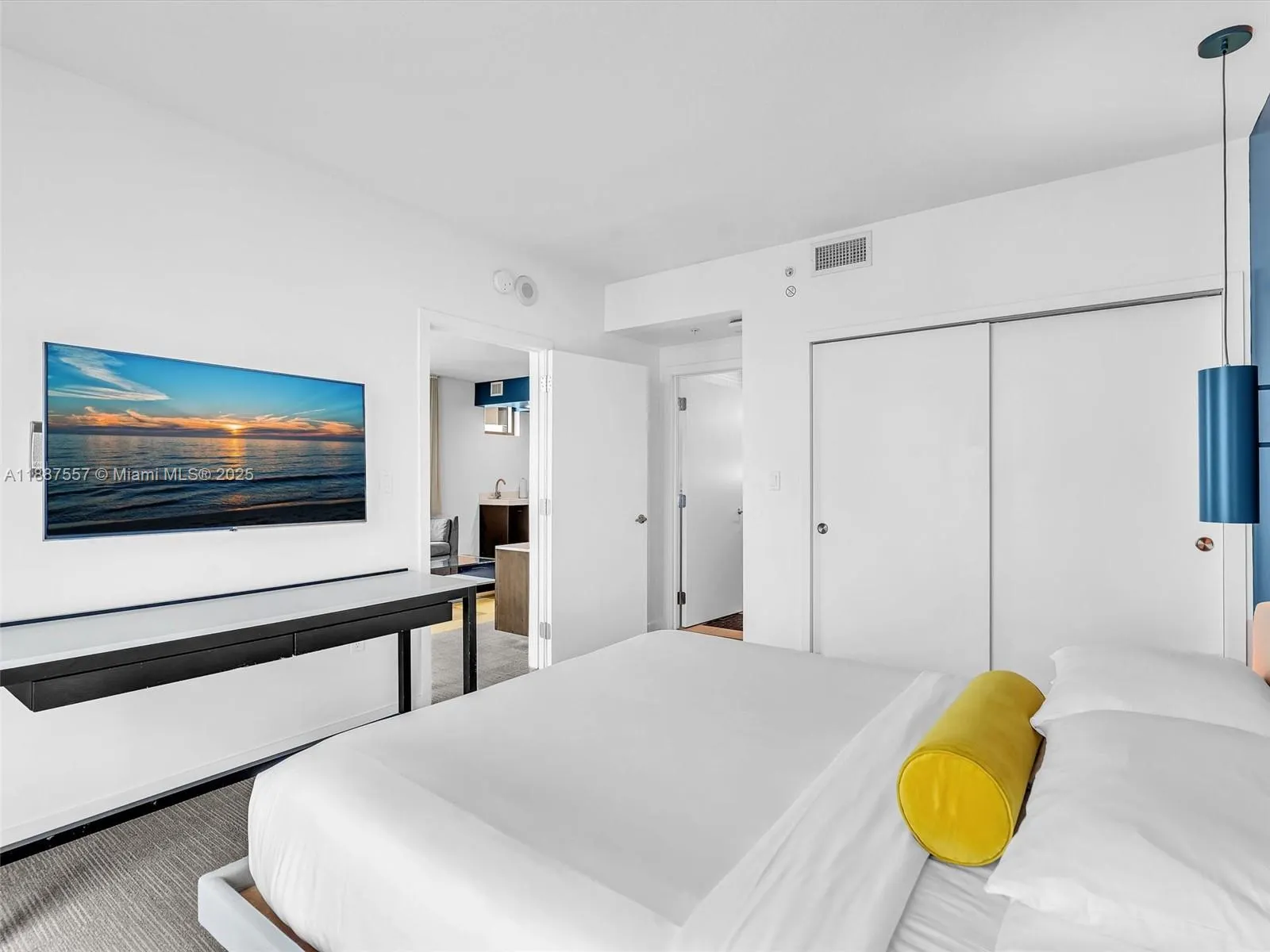 17315 Collins Ave, #1106