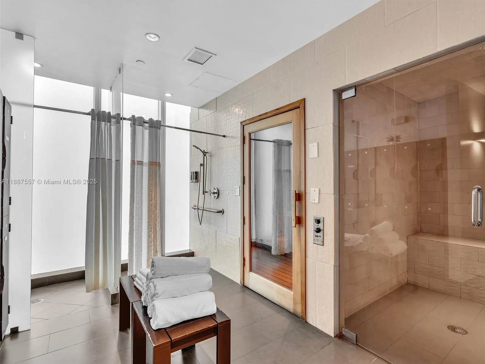 17315 Collins Ave, #1106