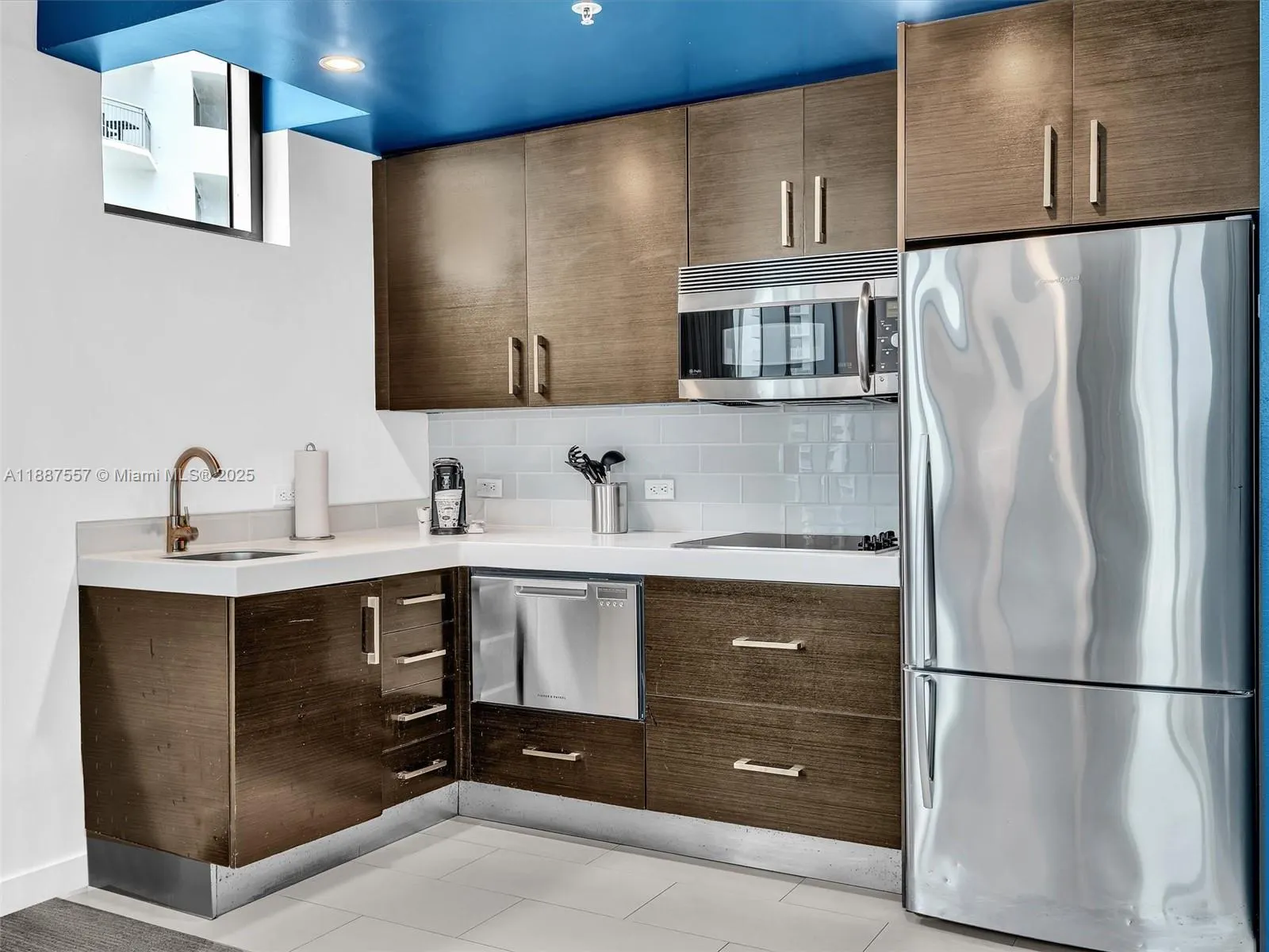 17315 Collins Ave, #1106