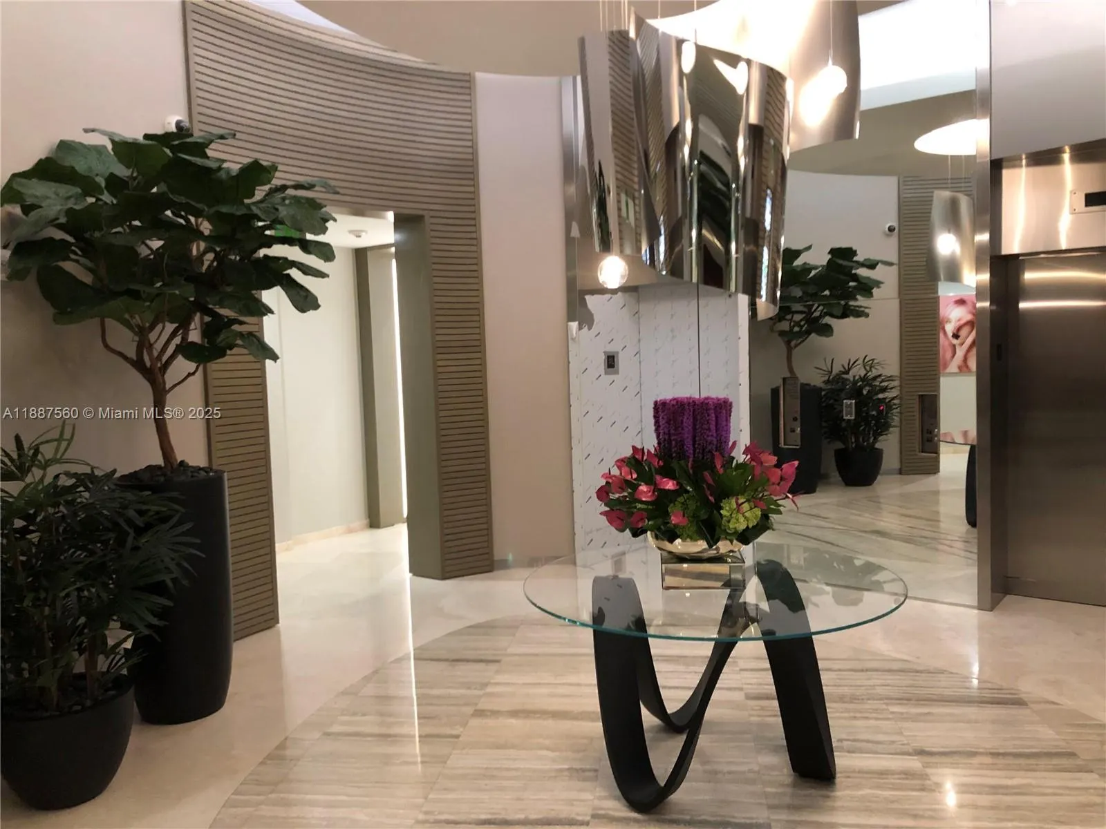10275 Collins Ave, #533