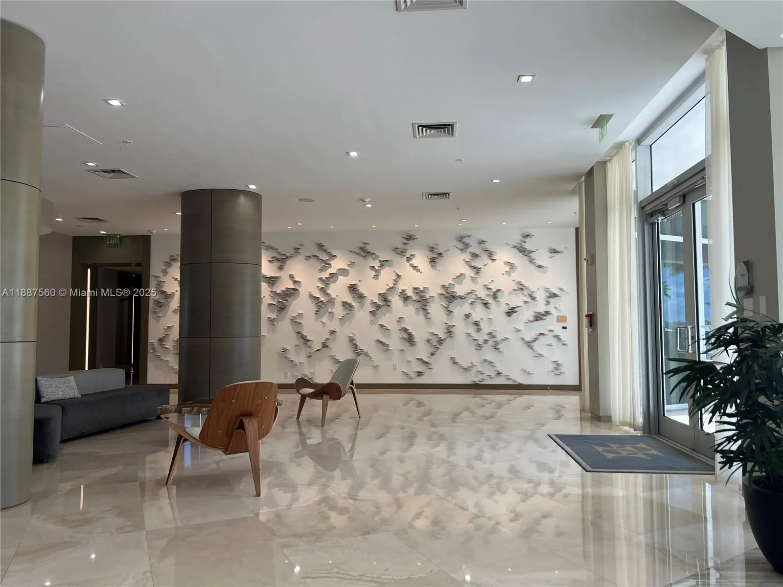 10275 Collins Ave, #533