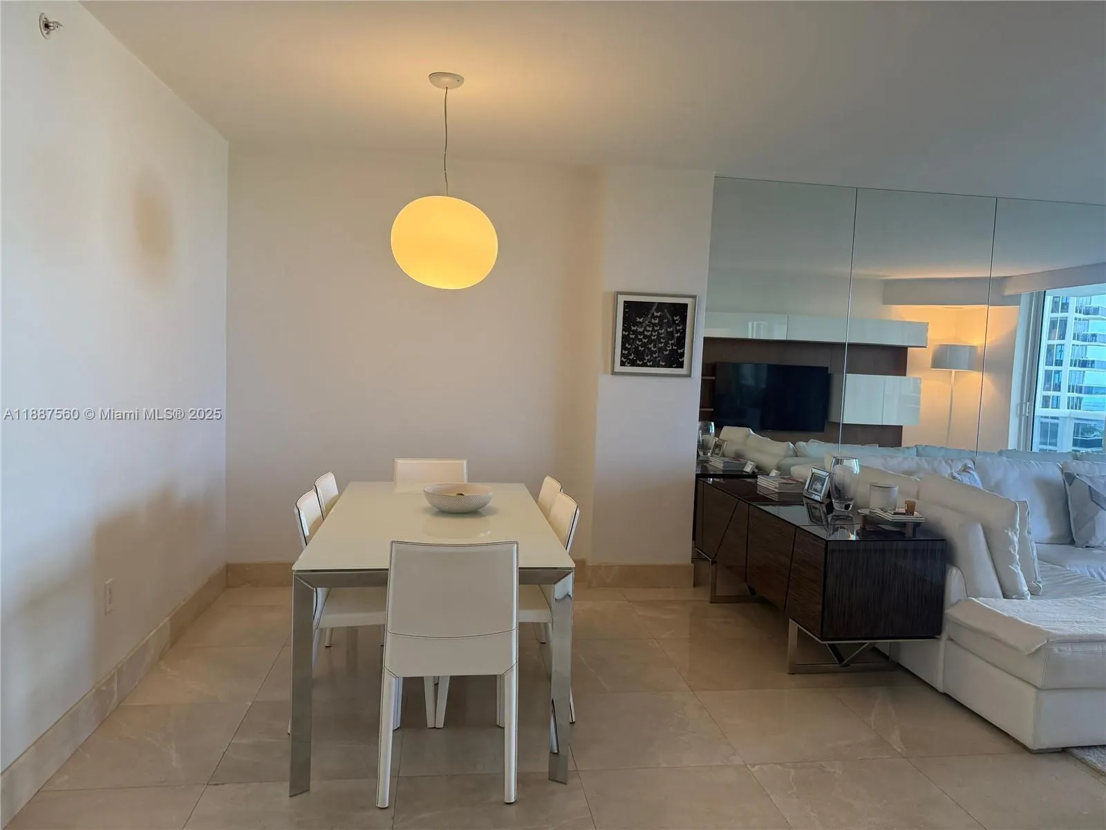 10275 Collins Ave, #533