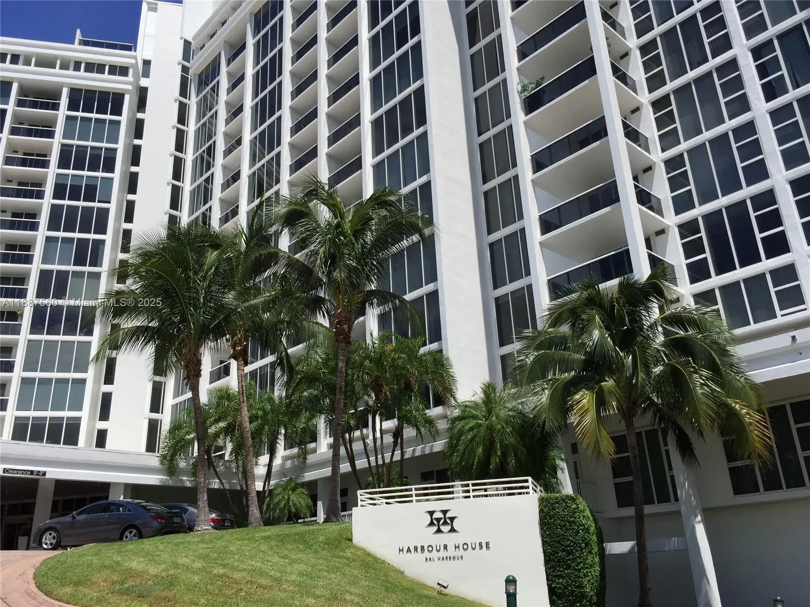 10275 Collins Ave, #533