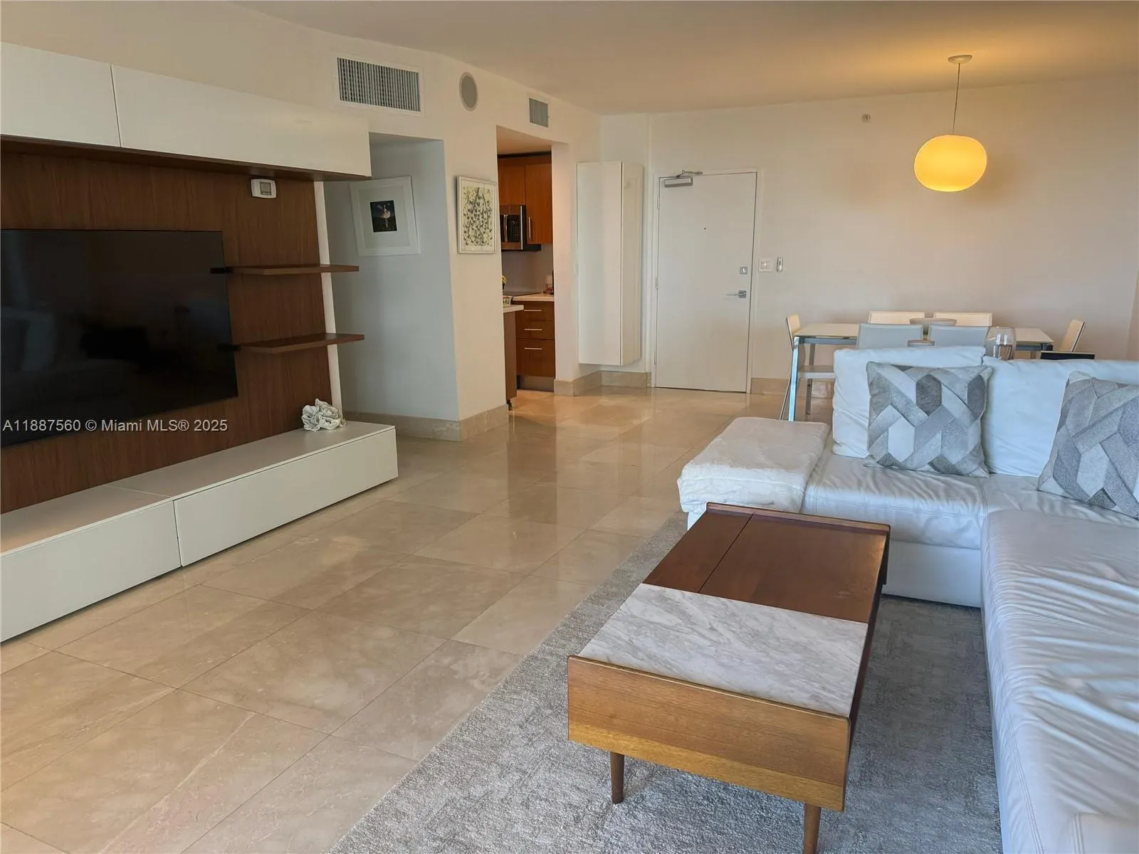 10275 Collins Ave, #533