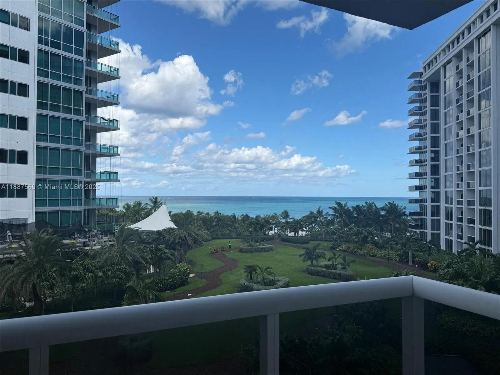 10275 Collins Ave, #533