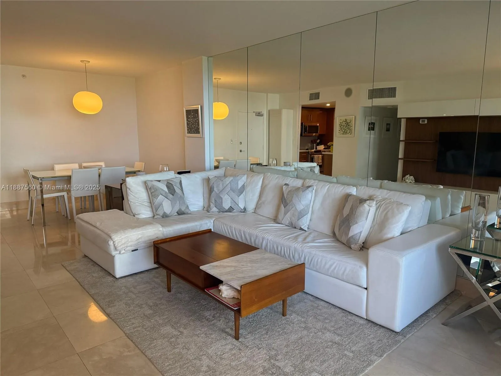 10275 Collins Ave, #533