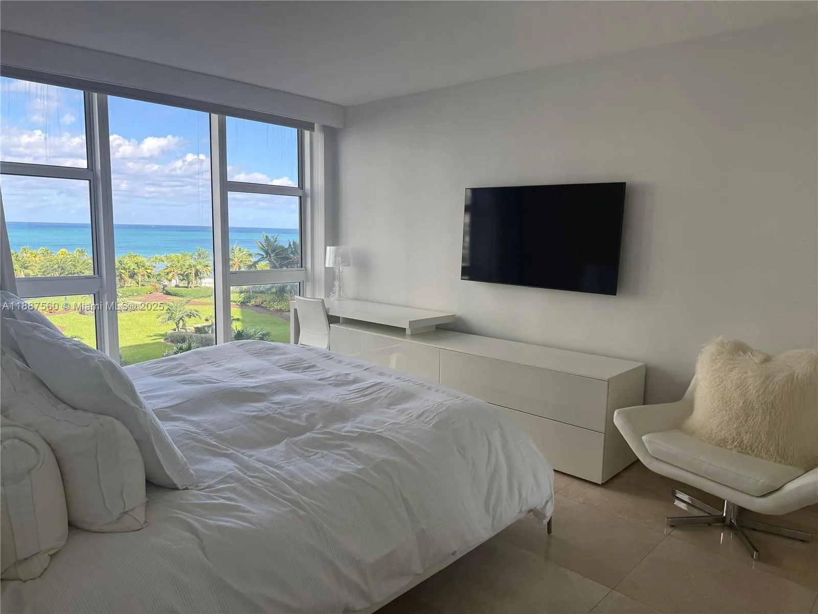 10275 Collins Ave, #533