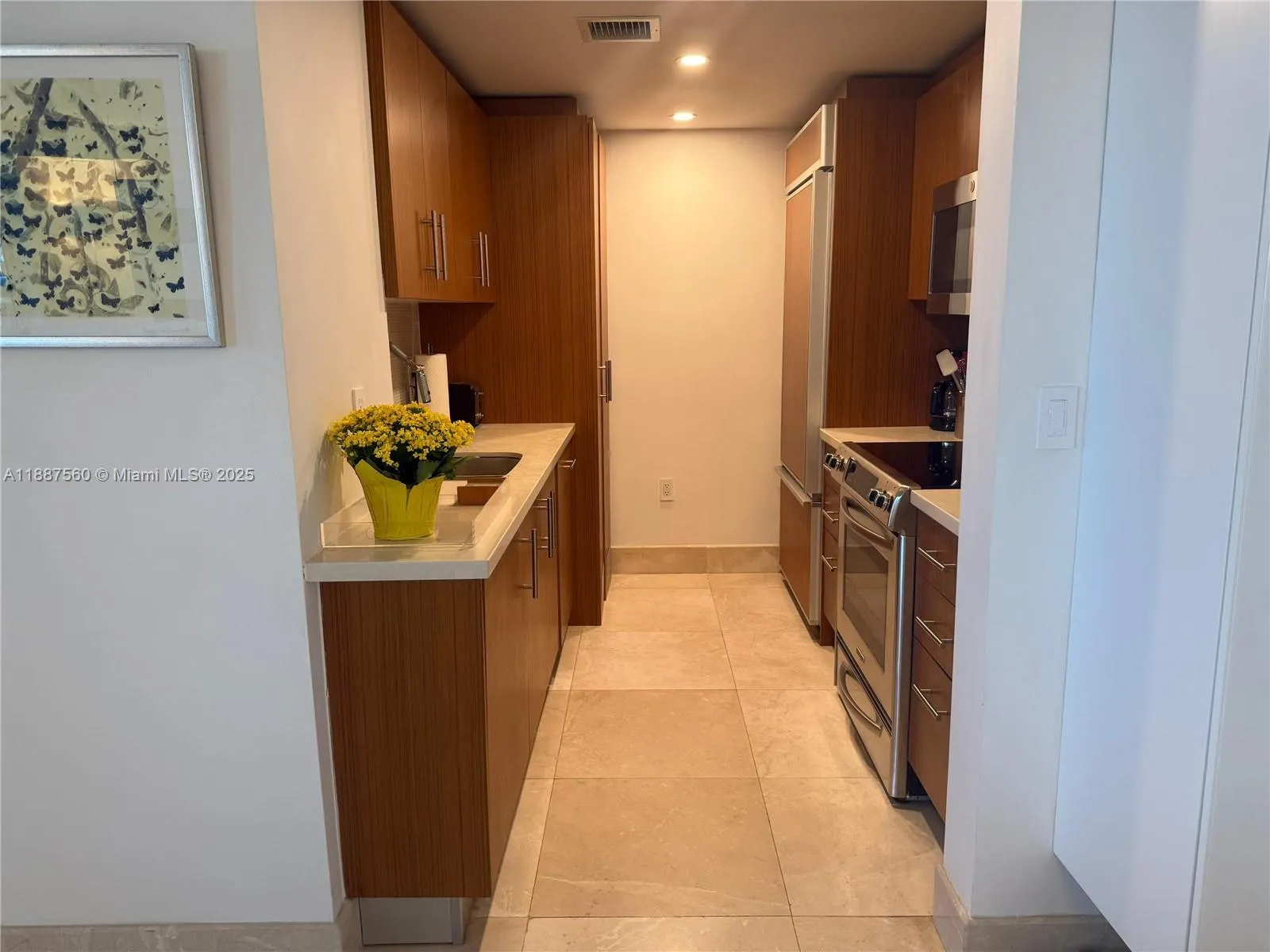 10275 Collins Ave, #533
