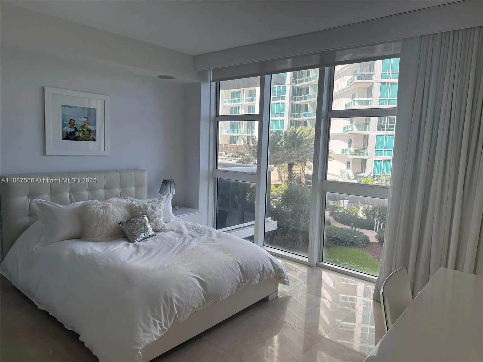 10275 Collins Ave, #533