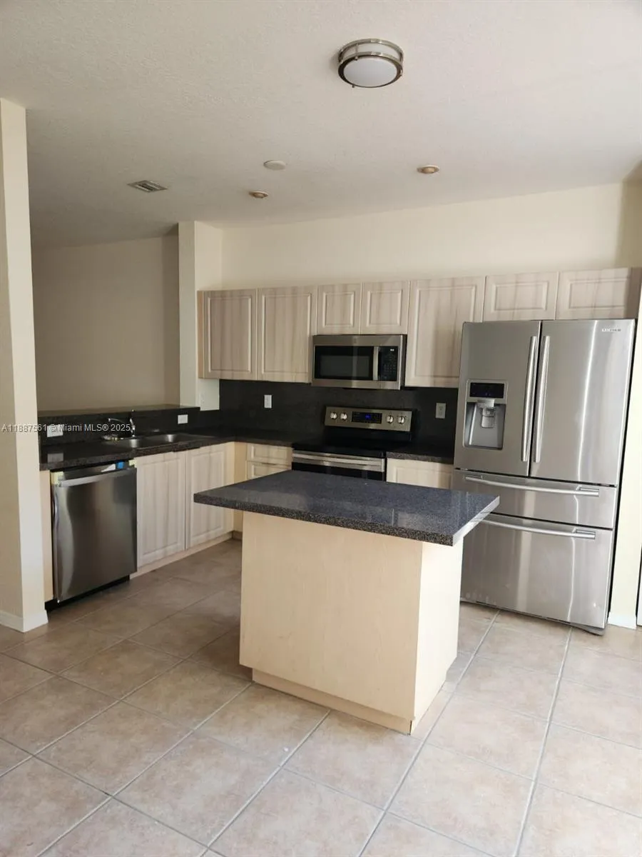 9166 NW 40th Pl