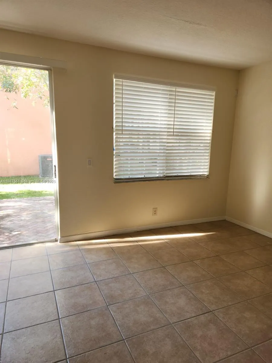 9166 NW 40th Pl