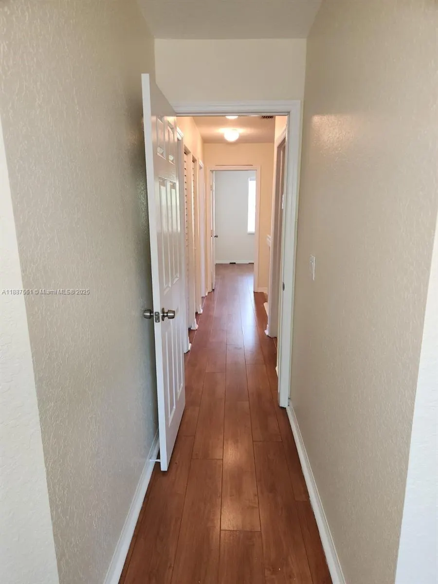 9166 NW 40th Pl