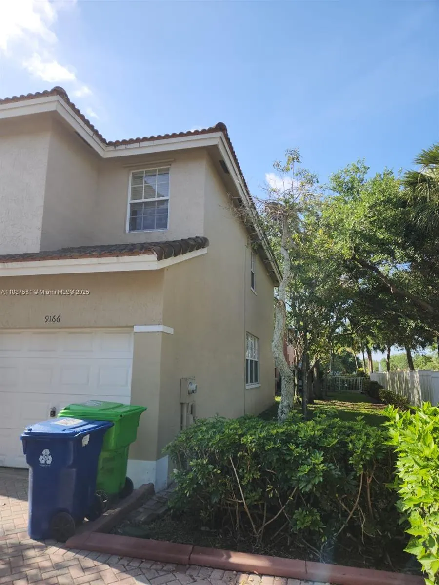 9166 NW 40th Pl