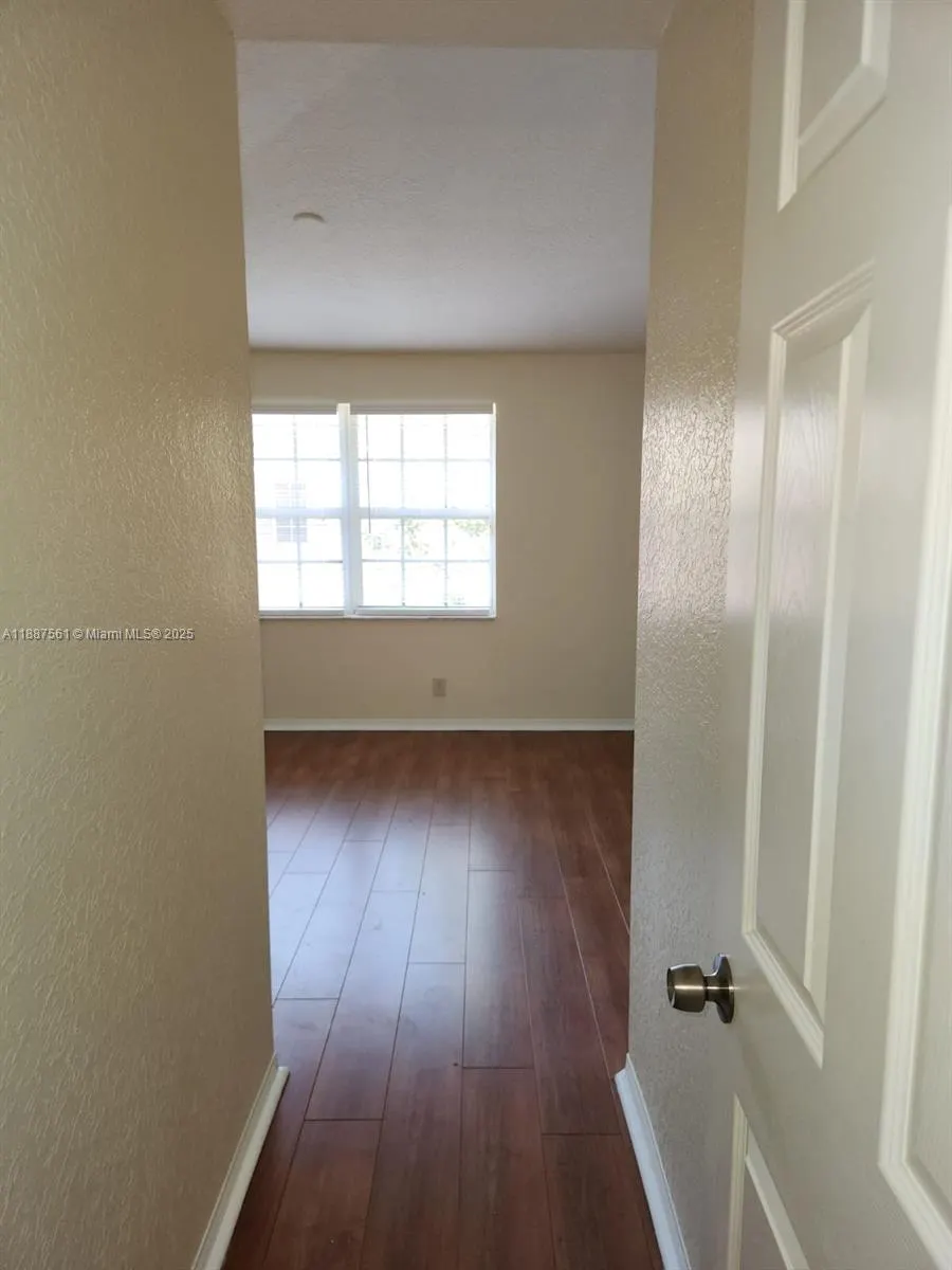 9166 NW 40th Pl