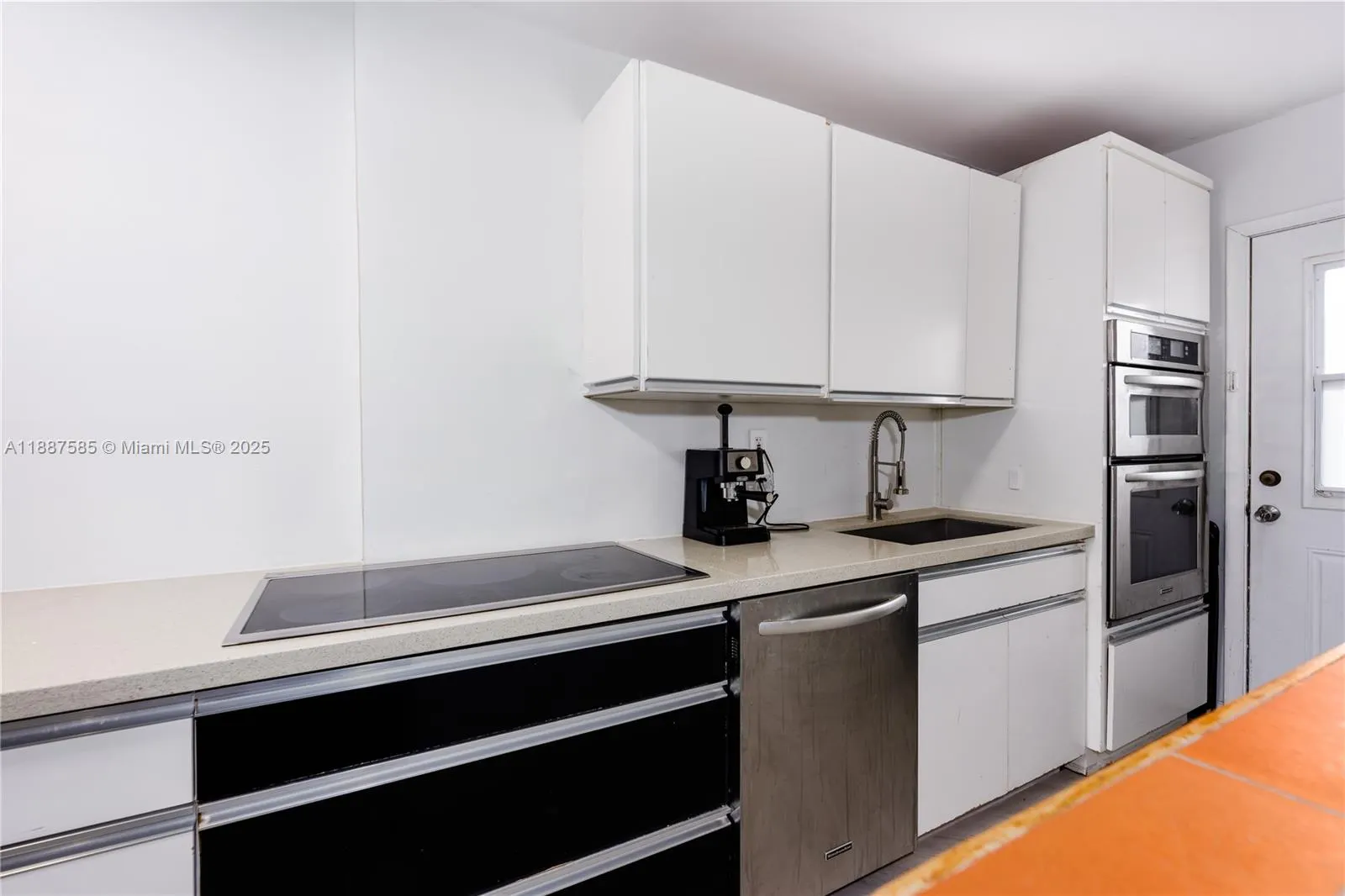 525 Meridian Ave, #203