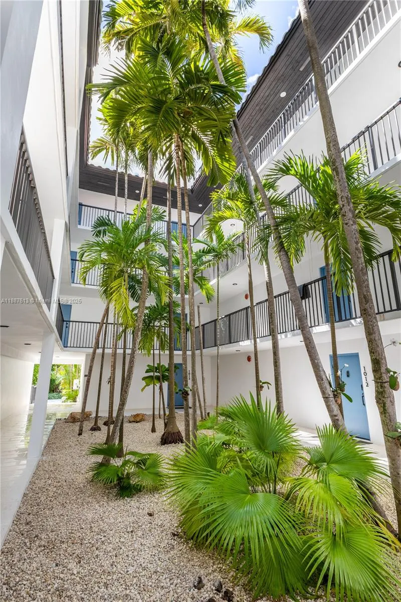 101 Ocean Lane Dr, #1013