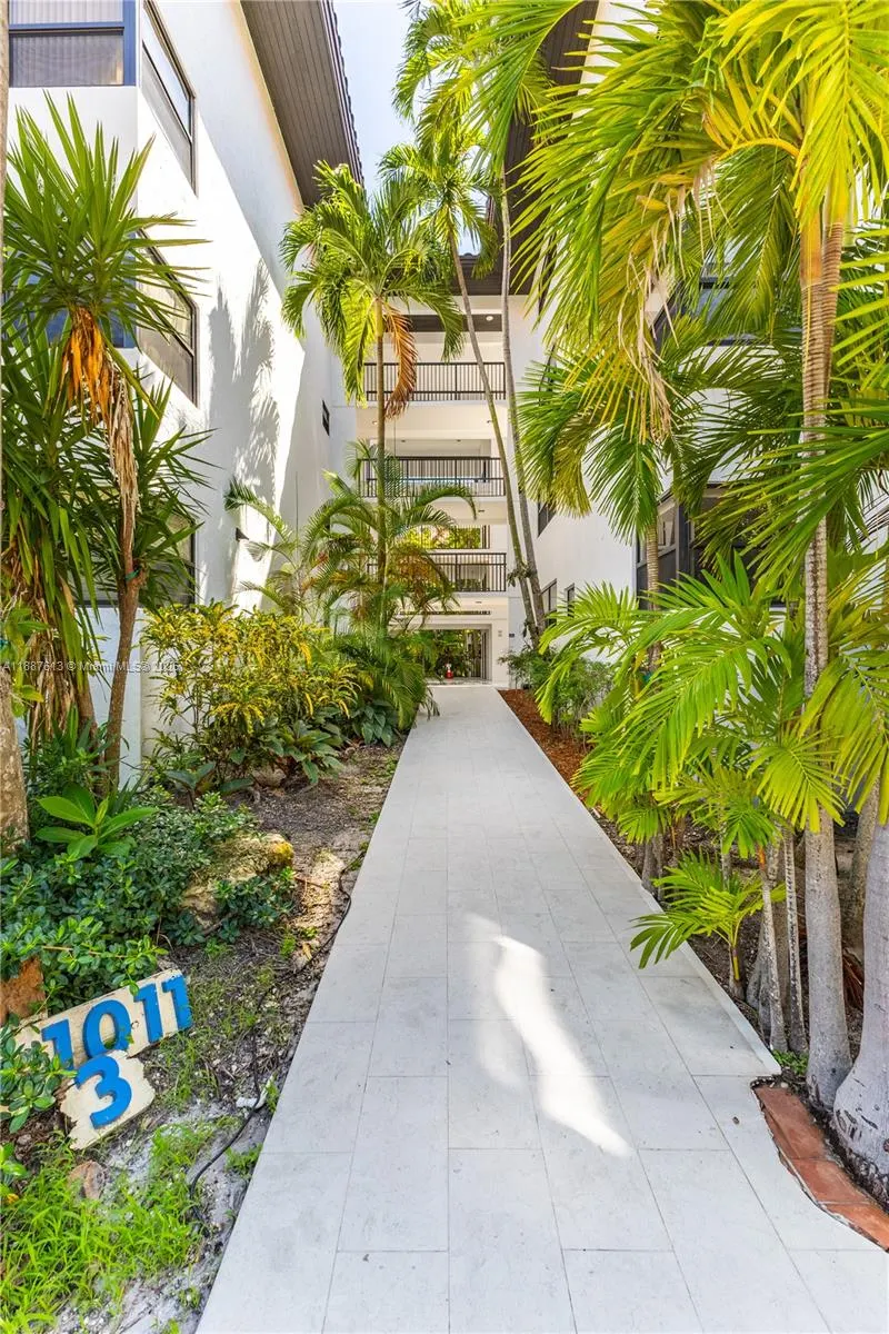 101 Ocean Lane Dr, #1013