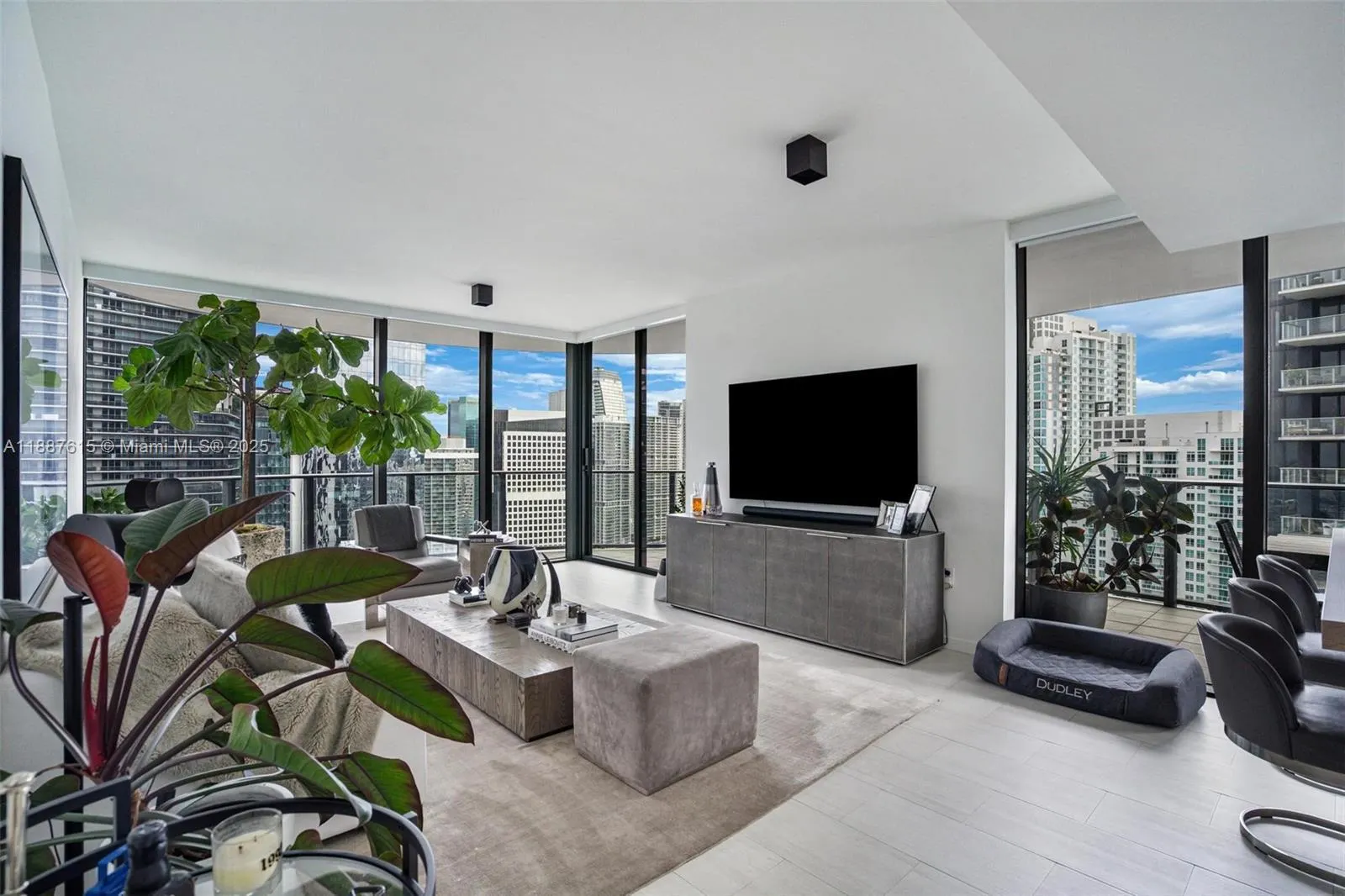 1000 Brickell Plz, #4315