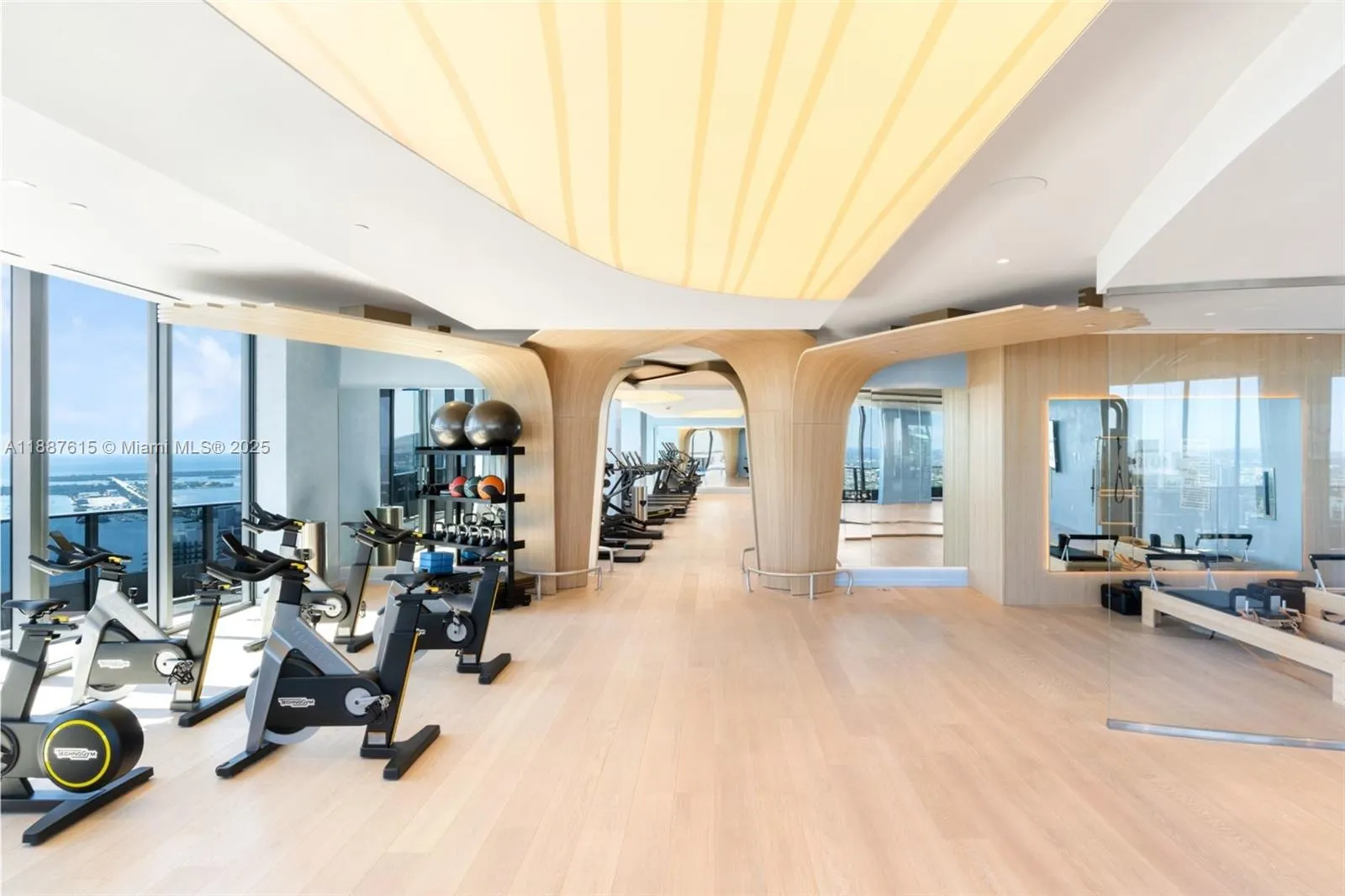 1000 Brickell Plz, #4315