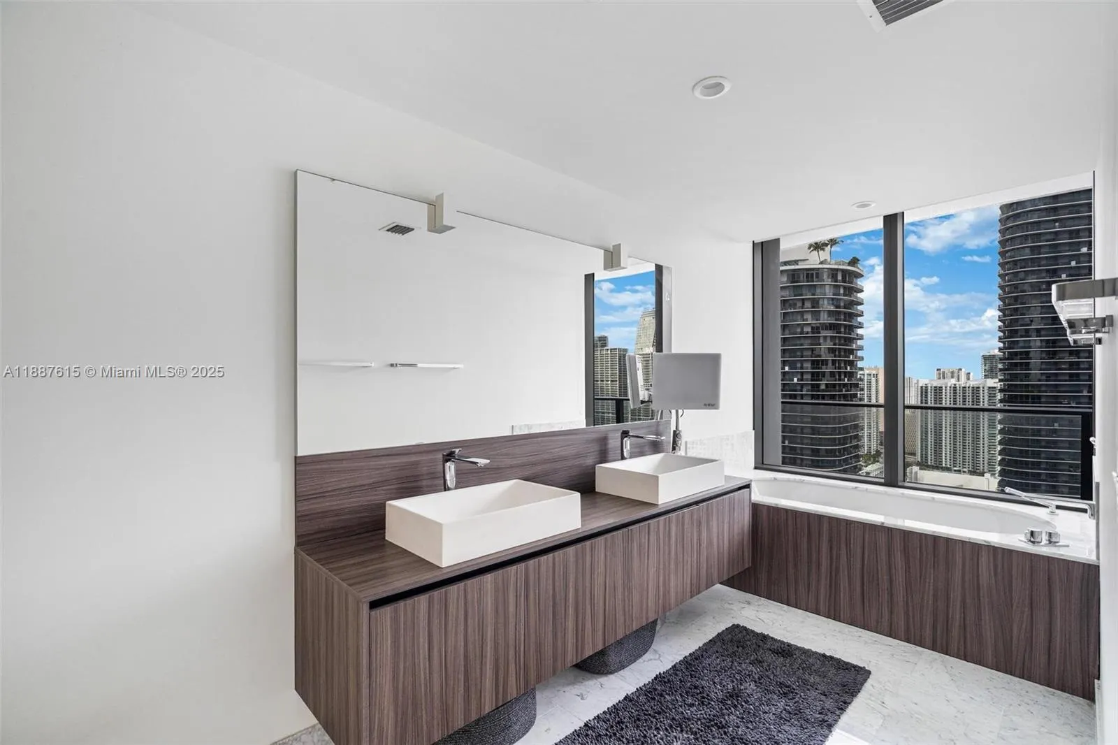 1000 Brickell Plz, #4315