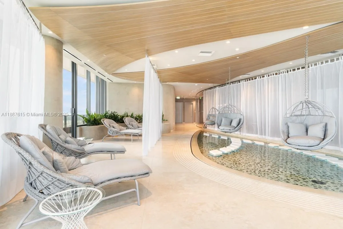 1000 Brickell Plz, #4315