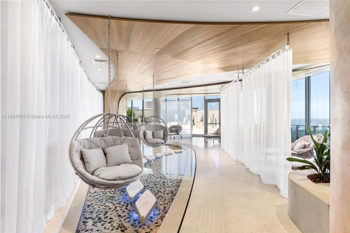 1000 Brickell Plz, #4315