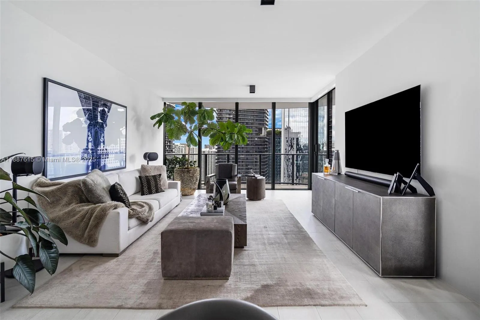 1000 Brickell Plz, #4315