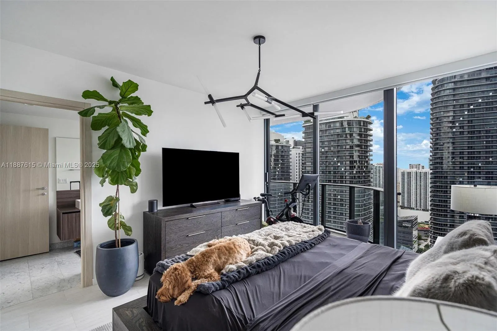 1000 Brickell Plz, #4315