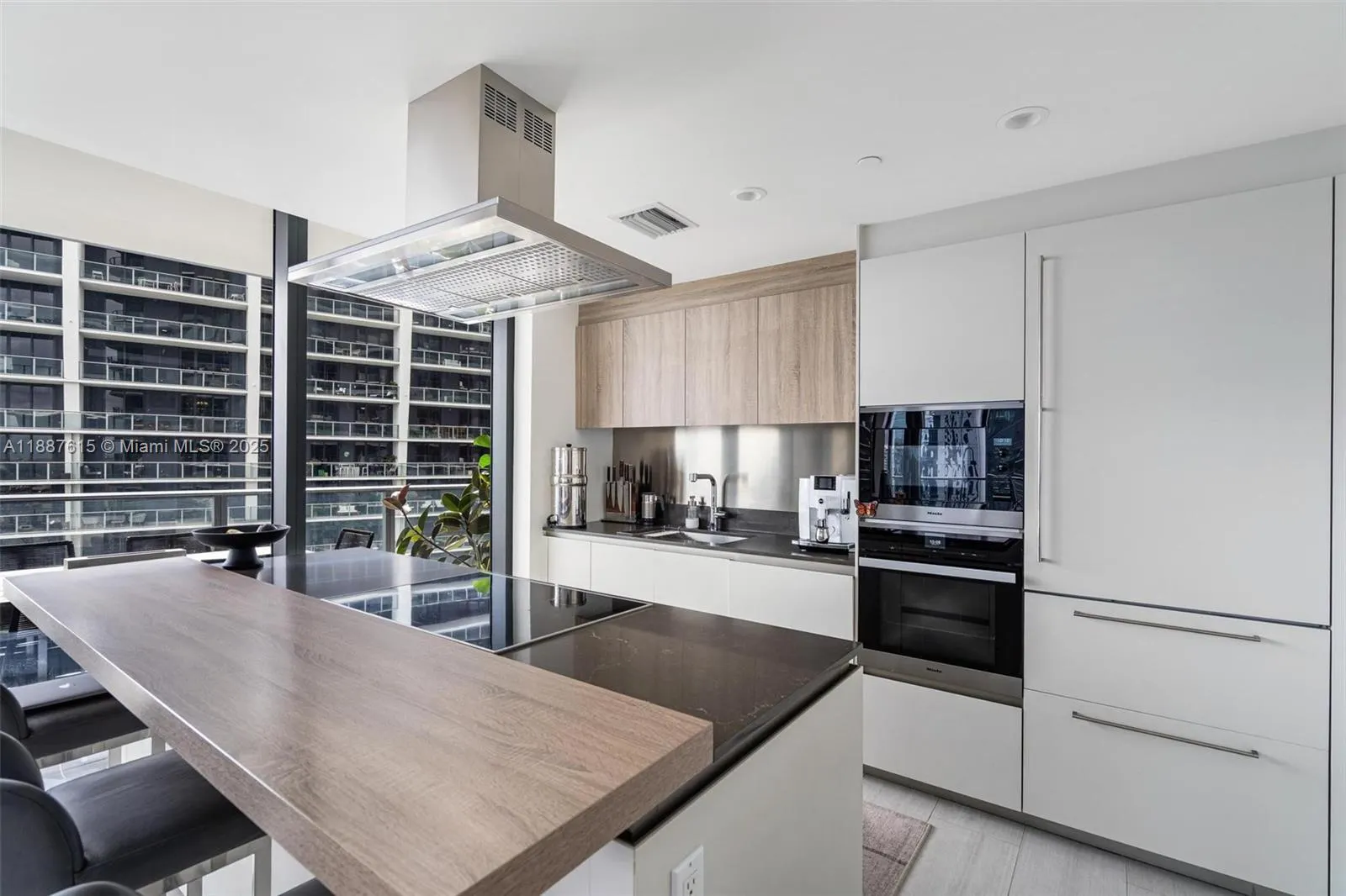 1000 Brickell Plz, #4315