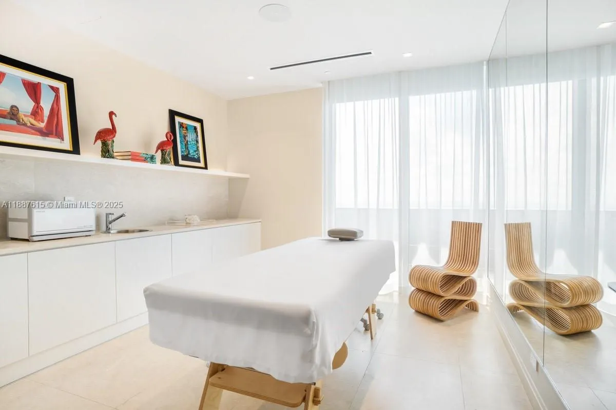1000 Brickell Plz, #4315