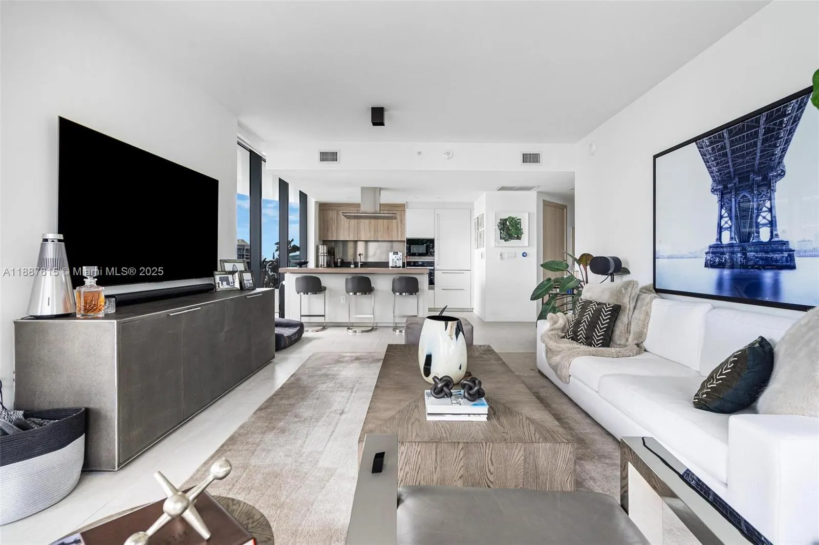 1000 Brickell Plz, #4315