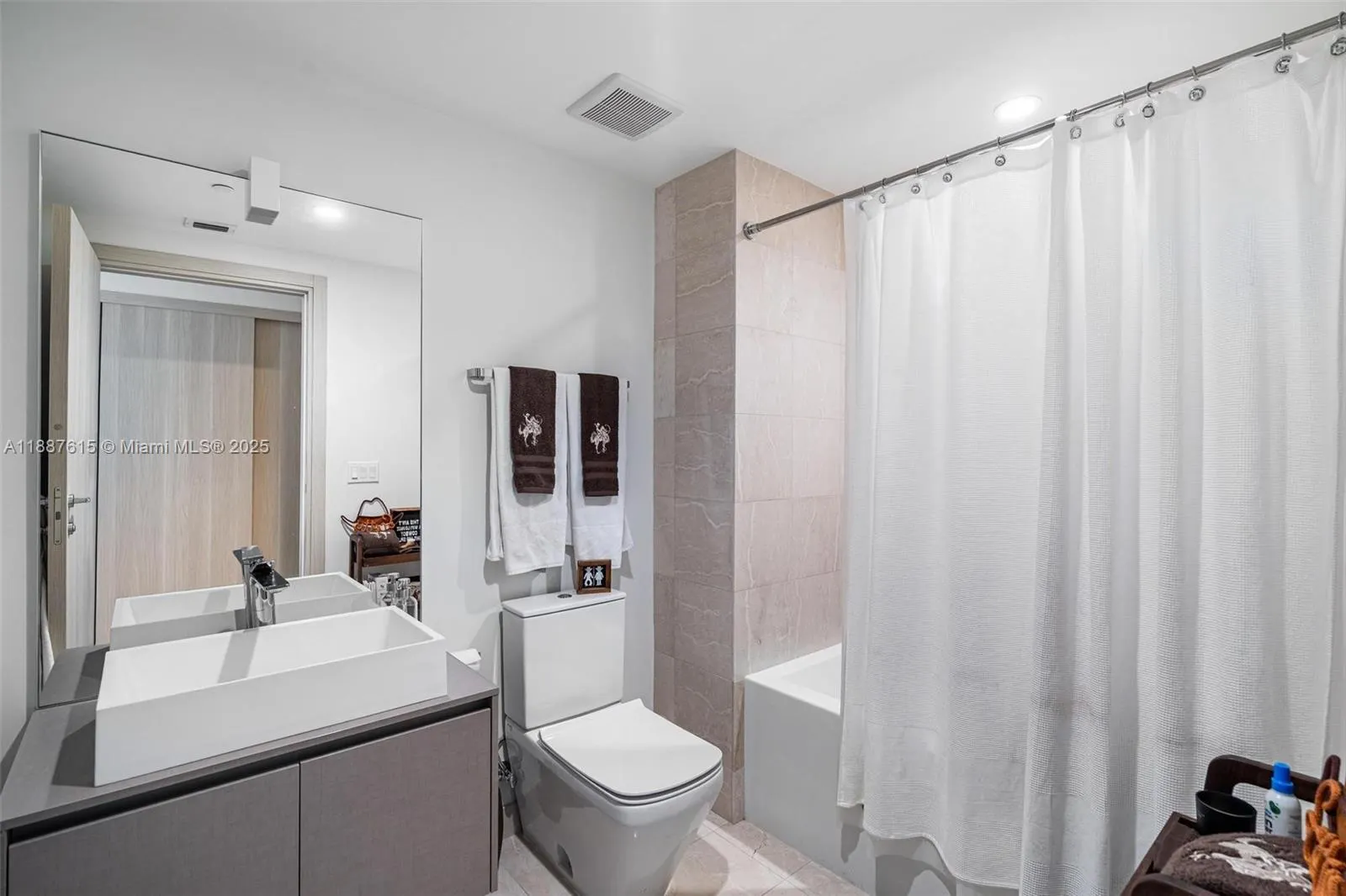 1000 Brickell Plz, #4315