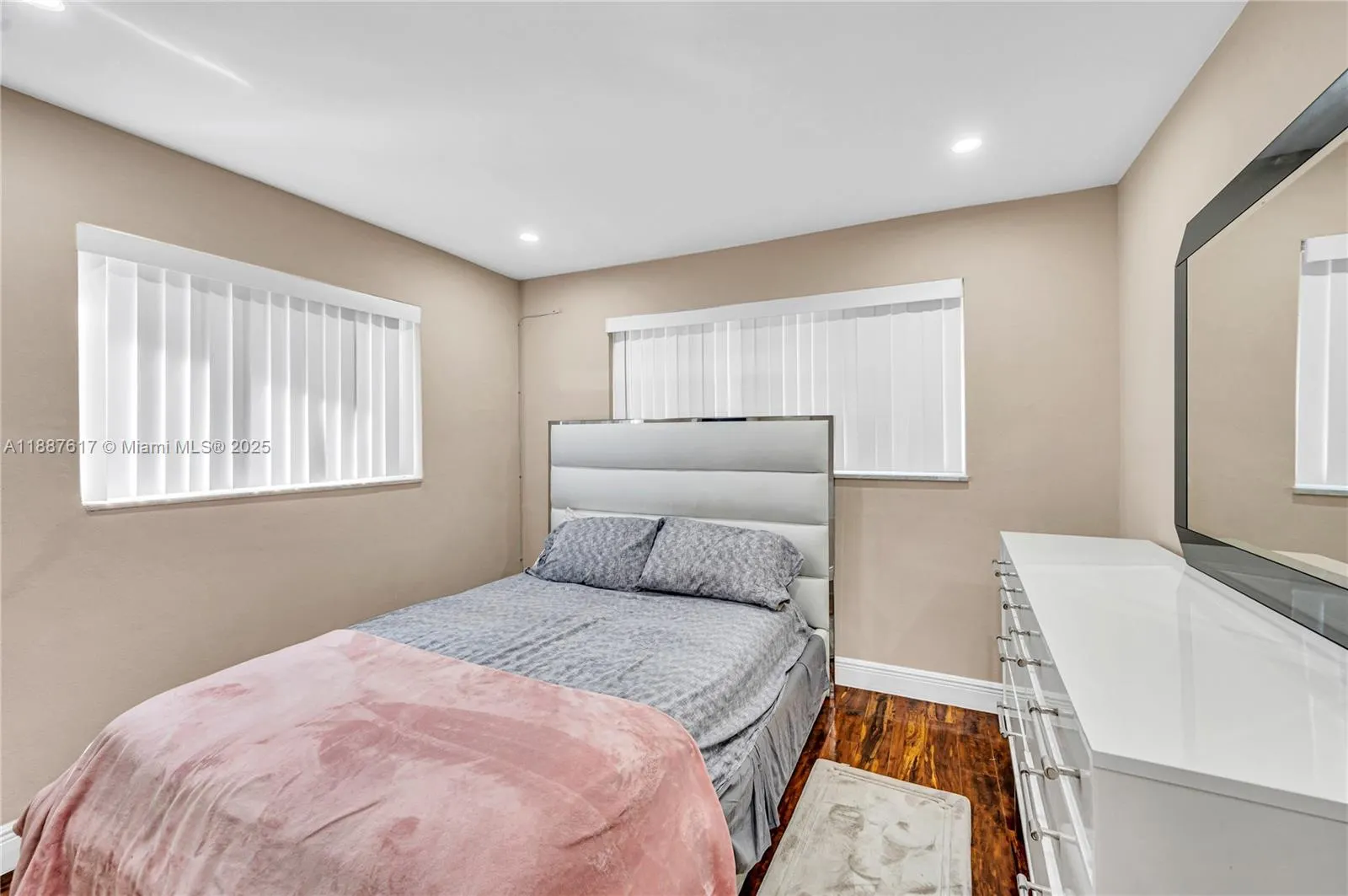 5606 NW 49th Ave